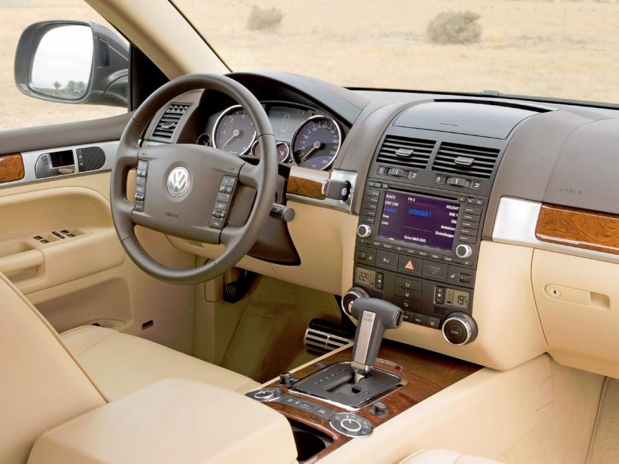  Volkswagen Touareg V10 TDi 2007 года  (фото 2 из 37)